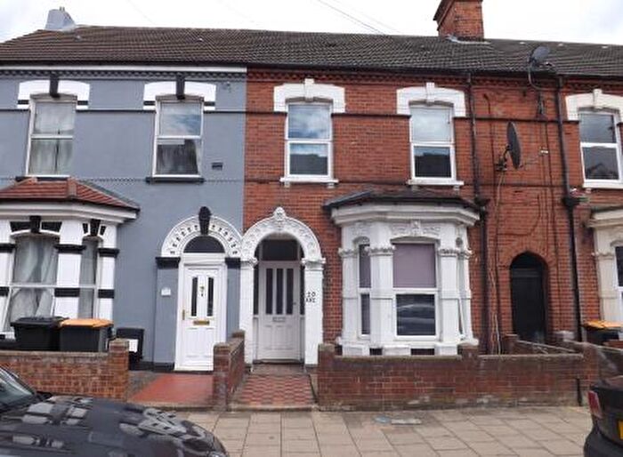 1 Bedroom Apartment To Rent In Grafton Road, MK40