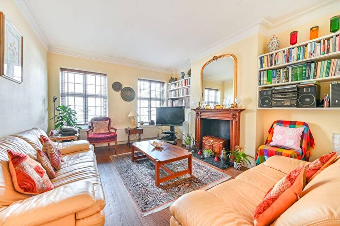3 Bedroom Flat For Sale In Kensington High Street, High Street Kensington, London, W8
