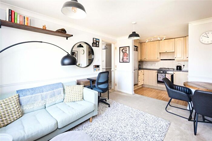 1 Bedroom Flat For Sale In Mile End Road, Stepney, London, E1