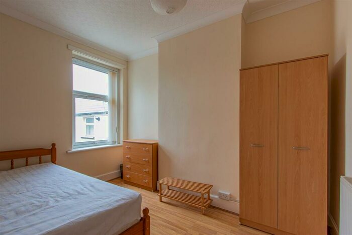 5 Bedroom Private Hall To Rent In Mackintosh Place, Roath, CF24
