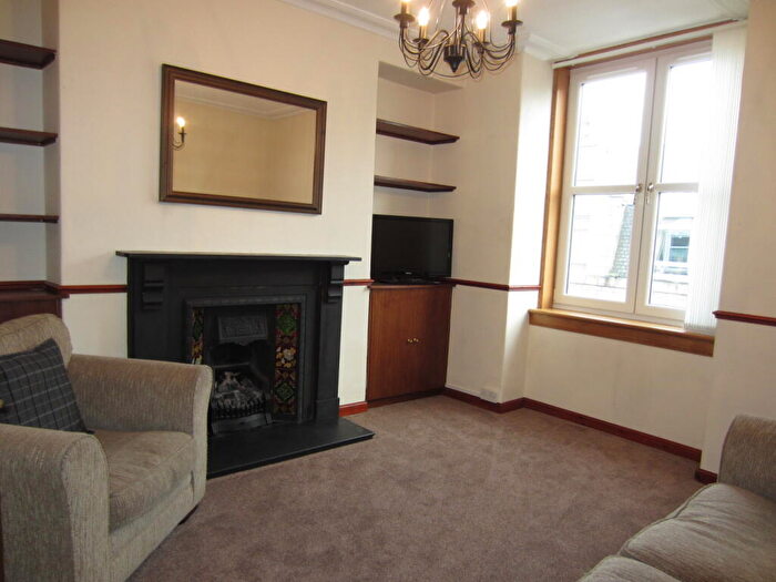 2 Bedroom Flat To Rent In Wallfield Place, Rosemount, Aberdeen, AB25