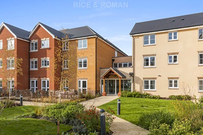 2 Bedroom Flat For Sale In Edward Place, Walton On Thames, KT12