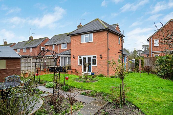 3 Bedroom Semi Detached House For Sale In Lambourne Crescent, Bicester, OX26