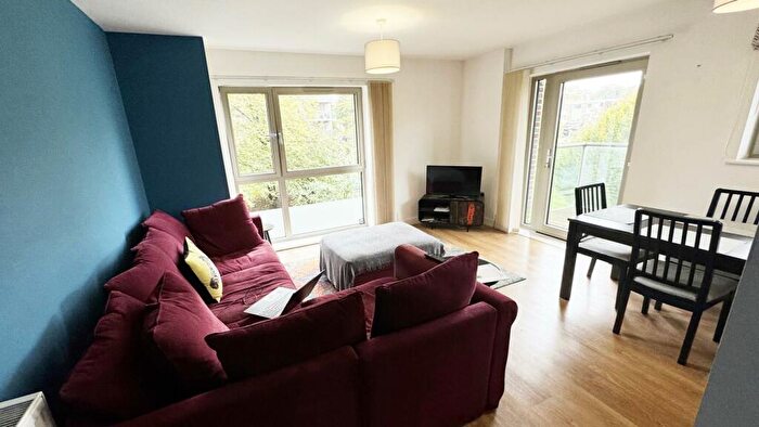 3 Bedroom Flat To Rent In Ashview Apartments, Manor House, N4
