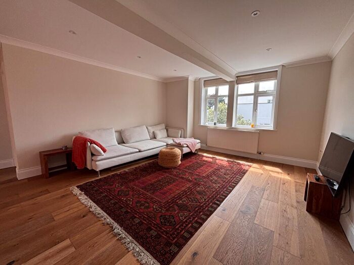 2 Bedroom Apartment To Rent In Derby Road, Bournemouth, BH1