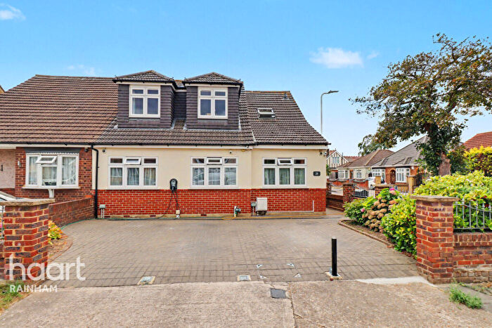 4 Bedroom Semi-Detached House For Sale In Arterial Avenue, Rainham, RM13