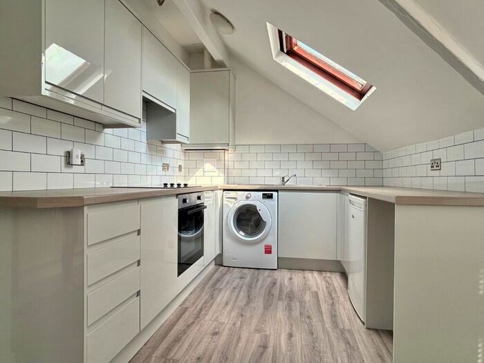 1 Bedroom Flat To Rent In Kirkstall Avenue, Kirkstall, Leeds, LS5