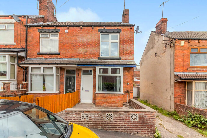 2 Bedroom End Of Terrace House To Rent In Queen Street, Chapeltown, Sheffield, South Yorkshire, S35
