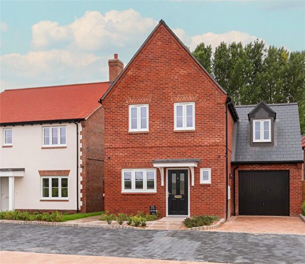 3 Bedroom Link Detached House For Sale In Rectory Woods, Ickford, Aylesbury, Buckinghamshire, HP18