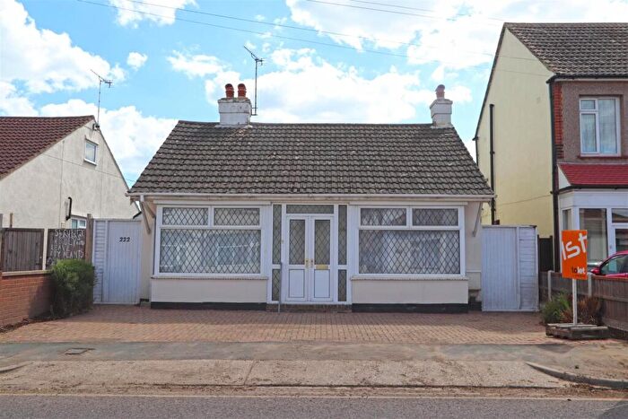 2 Bedroom Bungalow To Rent In North Avenue, Southend On Sea, SS2