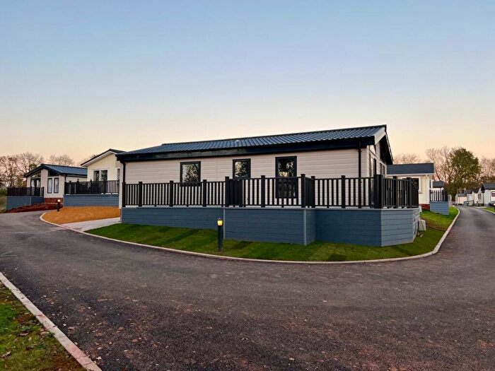 2 Bedroom Park Home For Sale In Meysey Hampton, Cirencester, GL7