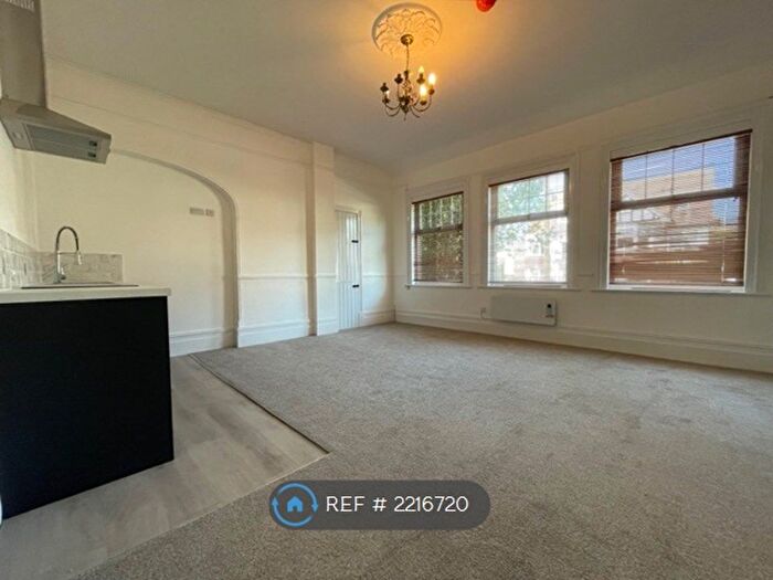 Studio To Rent In Third Avenue, Frinton-On-Sea, CO13