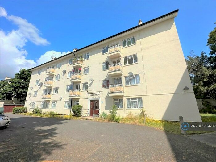 3 Bedroom Flat To Rent In Leigh House, Kingston Upon Thames, KT2