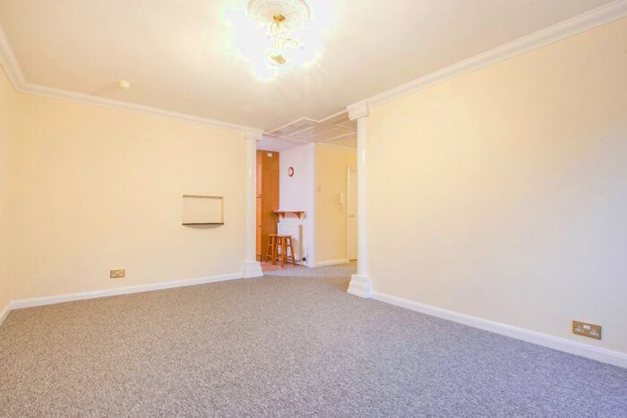 2 Bedroom Flat To Rent In Grove Street, Bath, BA2