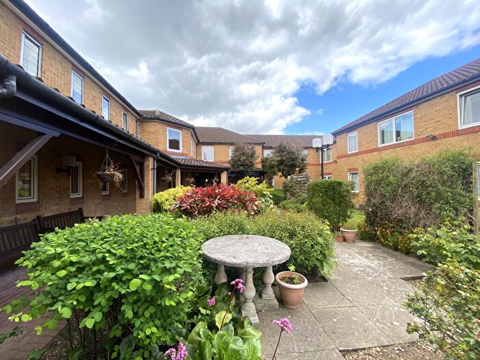 1 Bedroom Flat For Sale In Church End Lane, Wickford, SS11