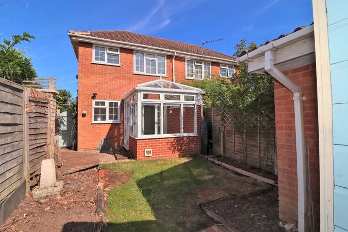 1 Bedroom Terraced House To Rent In Colne Drive, Walton-On-Thames, Surrey, KT12