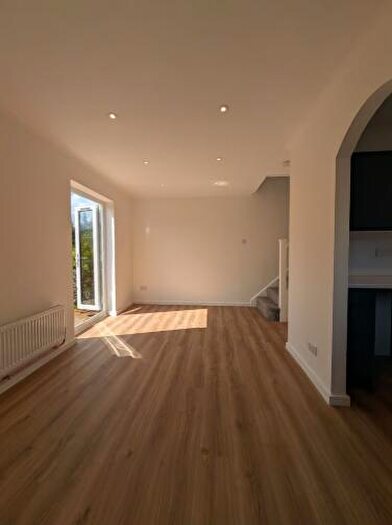 1 Bedroom End Of Terrace House To Rent In Lichfield Road, London, NW2