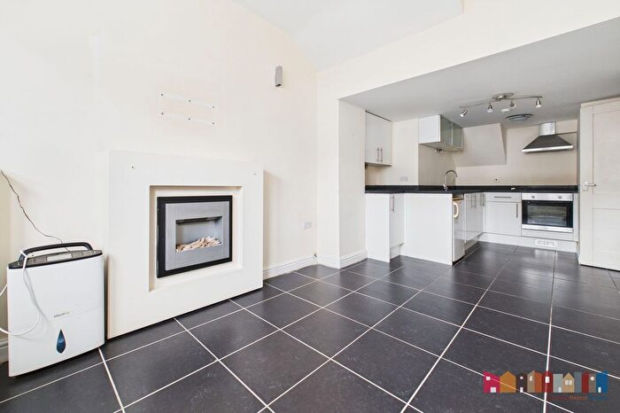 1 Bedroom Property To Rent In Sandes Avenue, Kendal, LA9