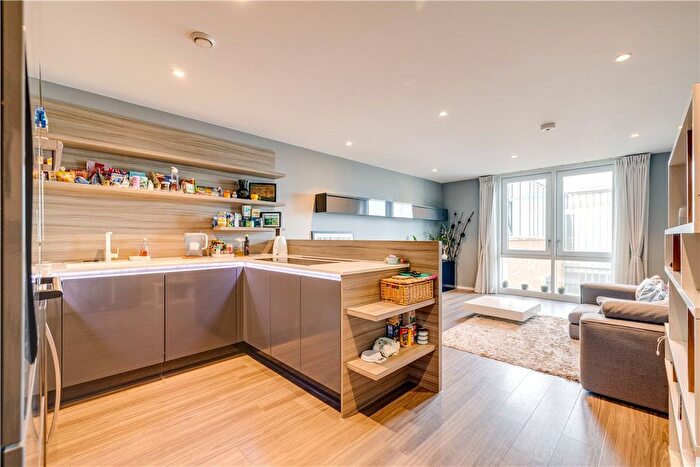 1 Bedroom Flat For Sale In Spectrum Way, London, SW18