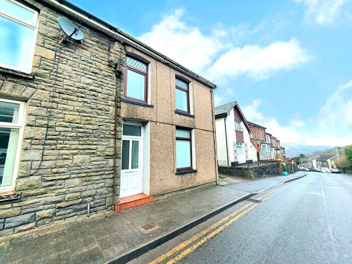 3 Bedroom End Of Terrace House To Rent In High Street, Porth, CF39