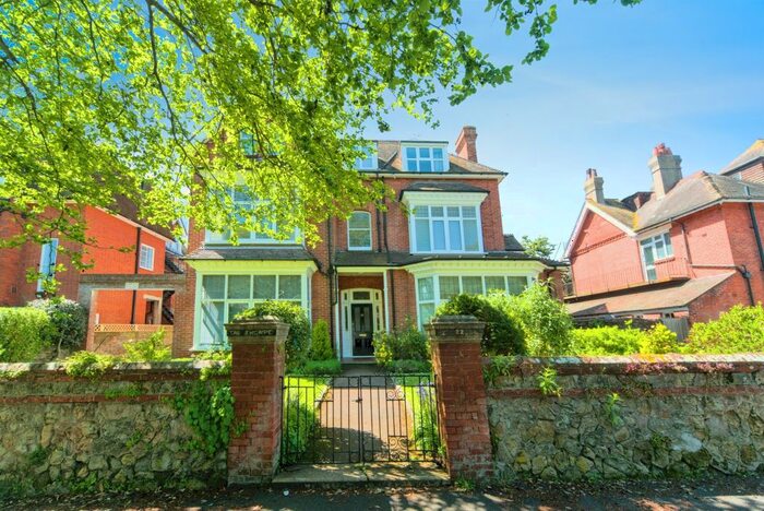 2 Bedroom Flat For Sale In Grassington Road, Eastbourne, BN20