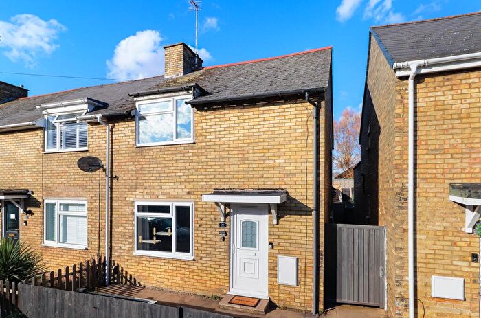 3 Bedroom End Of Terrace House For Sale In Avenue Road, Huntingdon, PE29