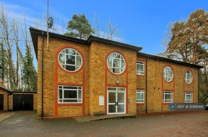 2 Bedroom Flat To Rent In Compton Place, Bordon, GU35