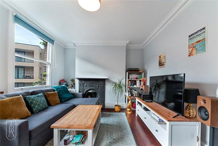 2 Bedroom Apartment To Rent In Sylvester Path, London, E8