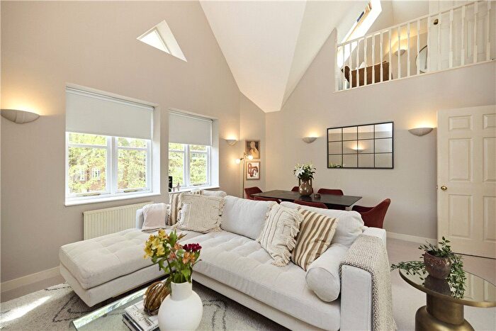 3 Bedroom Flat To Rent In Barrowgate Road, London, W4