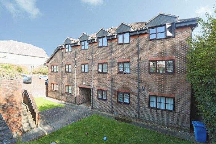 1 Bedroom Flat For Sale In Alexander Court, Mill Road, Rochester, Kent, ME2