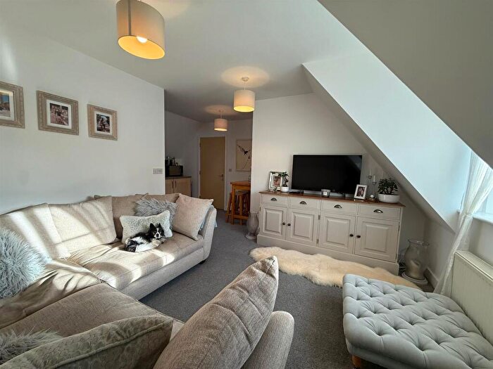 1 Bedroom Apartment For Sale In Elim Close, Bishops Waltham, Southampton, SO32