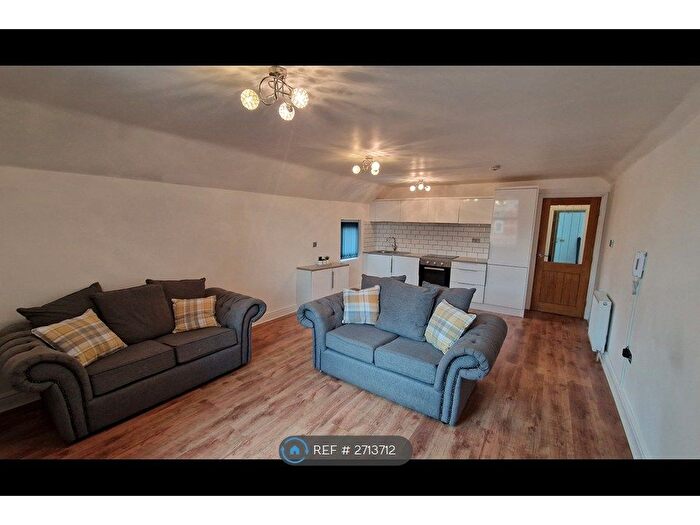 2 Bedroom Flat To Rent In West Didsbury, Manchester, M20