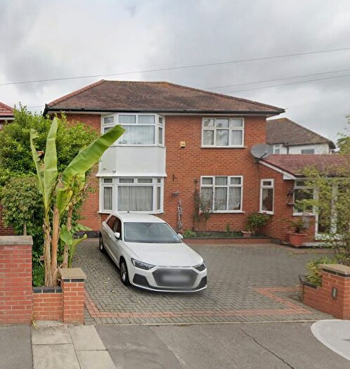4 Bedroom Semi Detached House To Rent In Buckingham Gardens, Edgware, HA8
