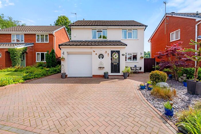 3 Bedroom Detached House For Sale In Crompton Vale, Bolton, BL2