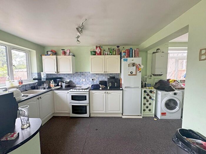 4 Bedroom Semi-Detached House To Rent In Wades Road, BS34