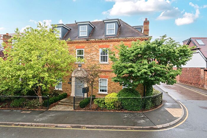2 Bedroom Garage / Parking For Sale In Baker Street, Weybridge, KT13