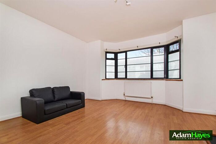 2 Bedroom Apartment To Rent In Friern Park, North Finchley, N12