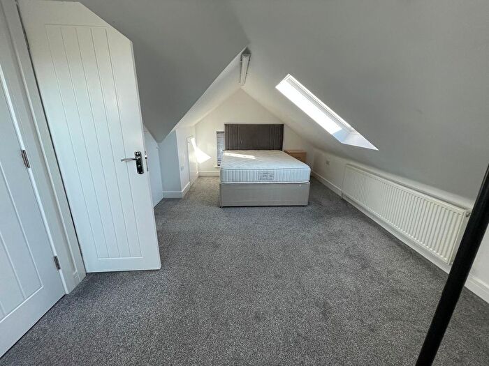 4 Bedroom Flat To Rent In Sussex Avenue, Isleworth, TW7