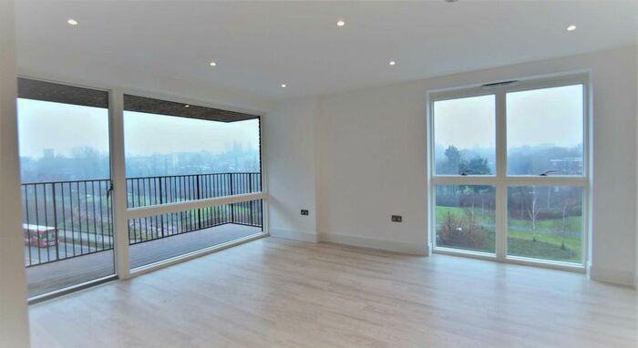 2 Bedroom Flat To Rent In Abbotsford Court, Lakeside Drive, Park Royal, NW10