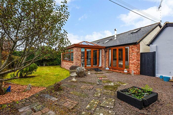 3 Bedroom Barn Conversion For Sale In Old Dairy Lane, Norton, PO20