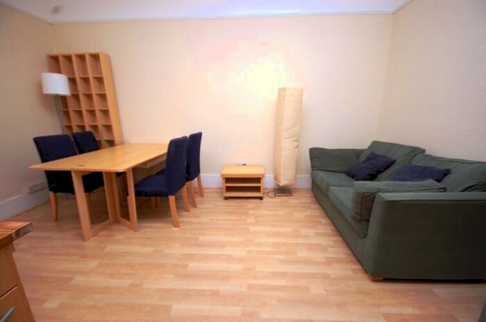 3 Bedroom Flat To Rent In L – Lutton Place, Edinburgh, EH8