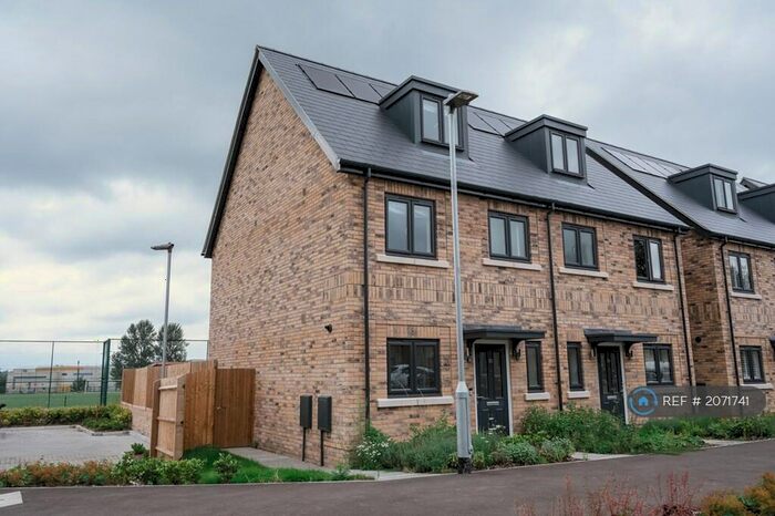 3 Bedroom Semi-Detached House To Rent In Millennium Fields, Bracknell, RG12