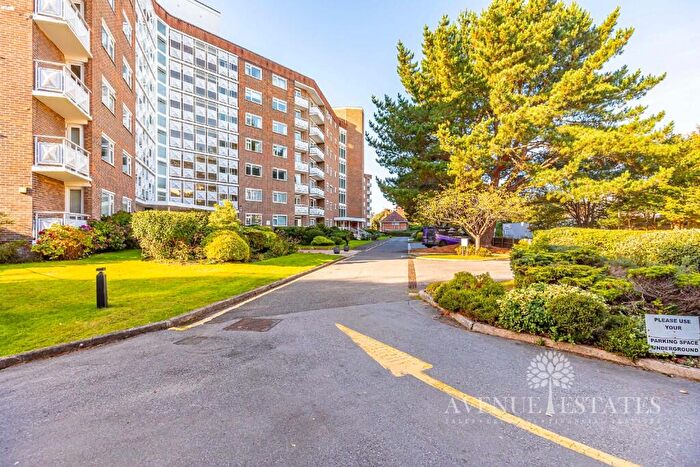 2 Bedroom Apartment To Rent In Grove Road, Bournemouth, Dorset, BH1