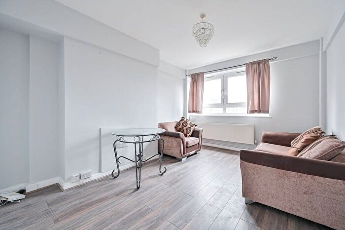 2 Bedroom Flat To Rent In Neckinger Estate, Bermondsey, London, SE16