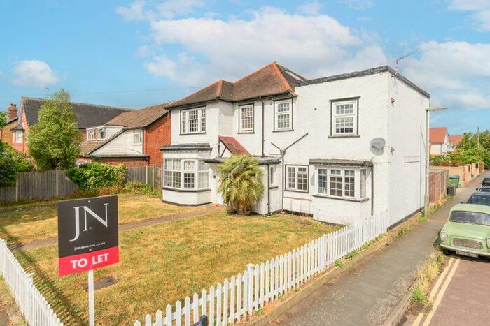 1 Bedroom Flat To Rent In Kings Road, Walton-On-Thames, KT12