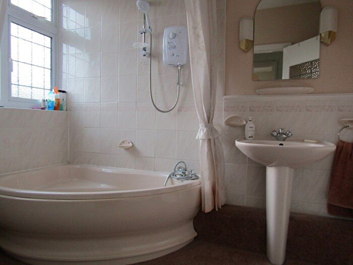 3 Bedroom Flat To Rent In Eton Road, Frinton-On-Sea, CO13