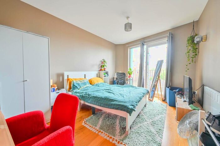 2 Bedroom Flat To Rent In Steedman Street, Elephant And Castle, London, SE17