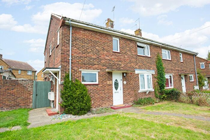 2 Bedroom Flat For Sale In Commonwealth Close, Sittingbourne, Kent, ME10