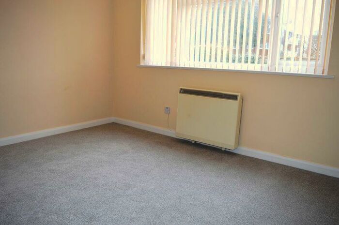 2 Bedroom Flat To Rent In Brooklyn Hall, Hayling Island., PO11