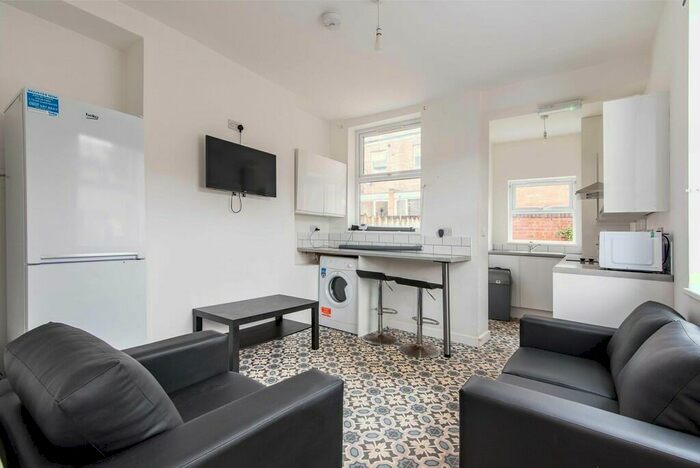 3 Bedroom Semi-Detached House To Rent In Lamartine Street, Nottingham, NG3